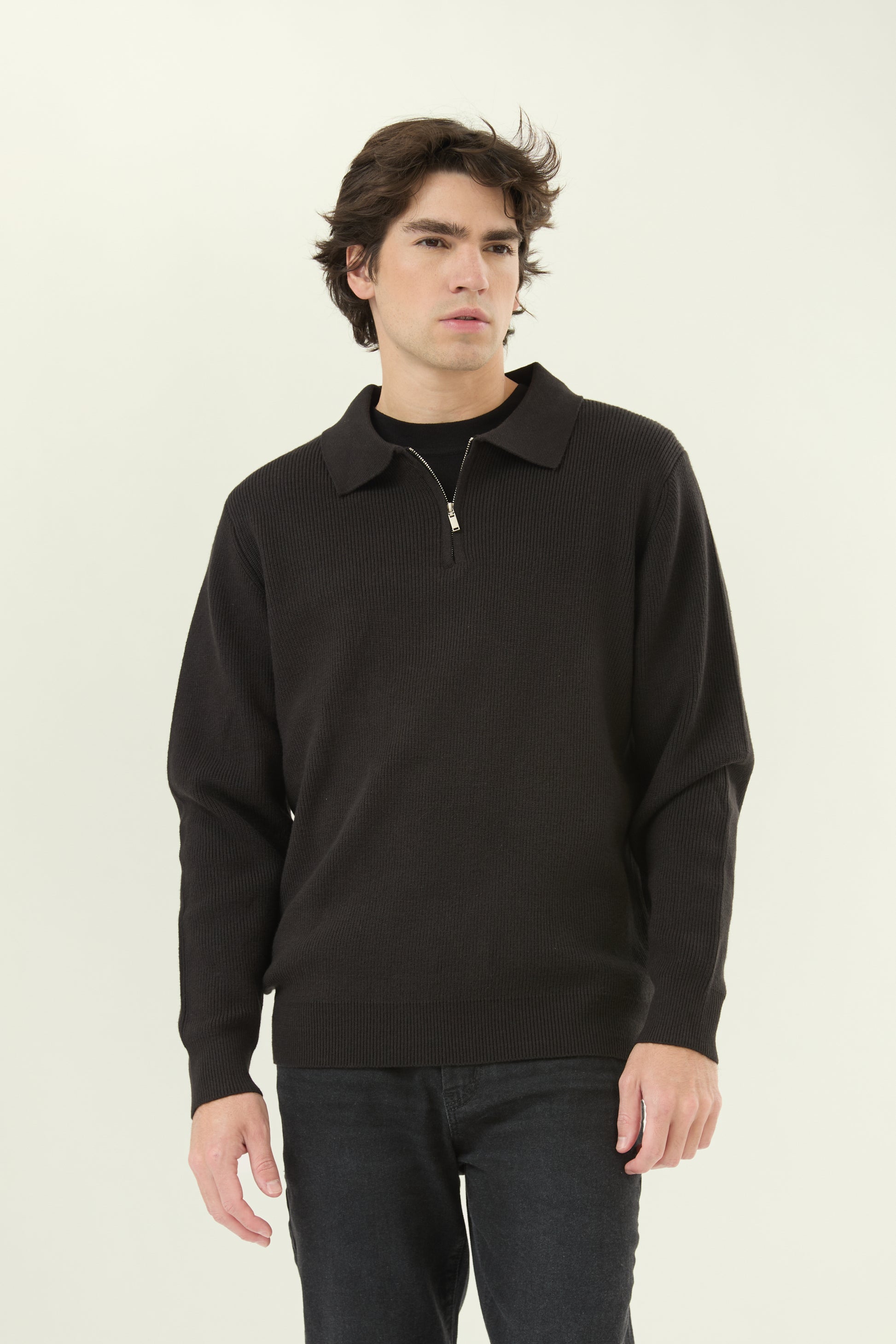 PRETO-SUE3712