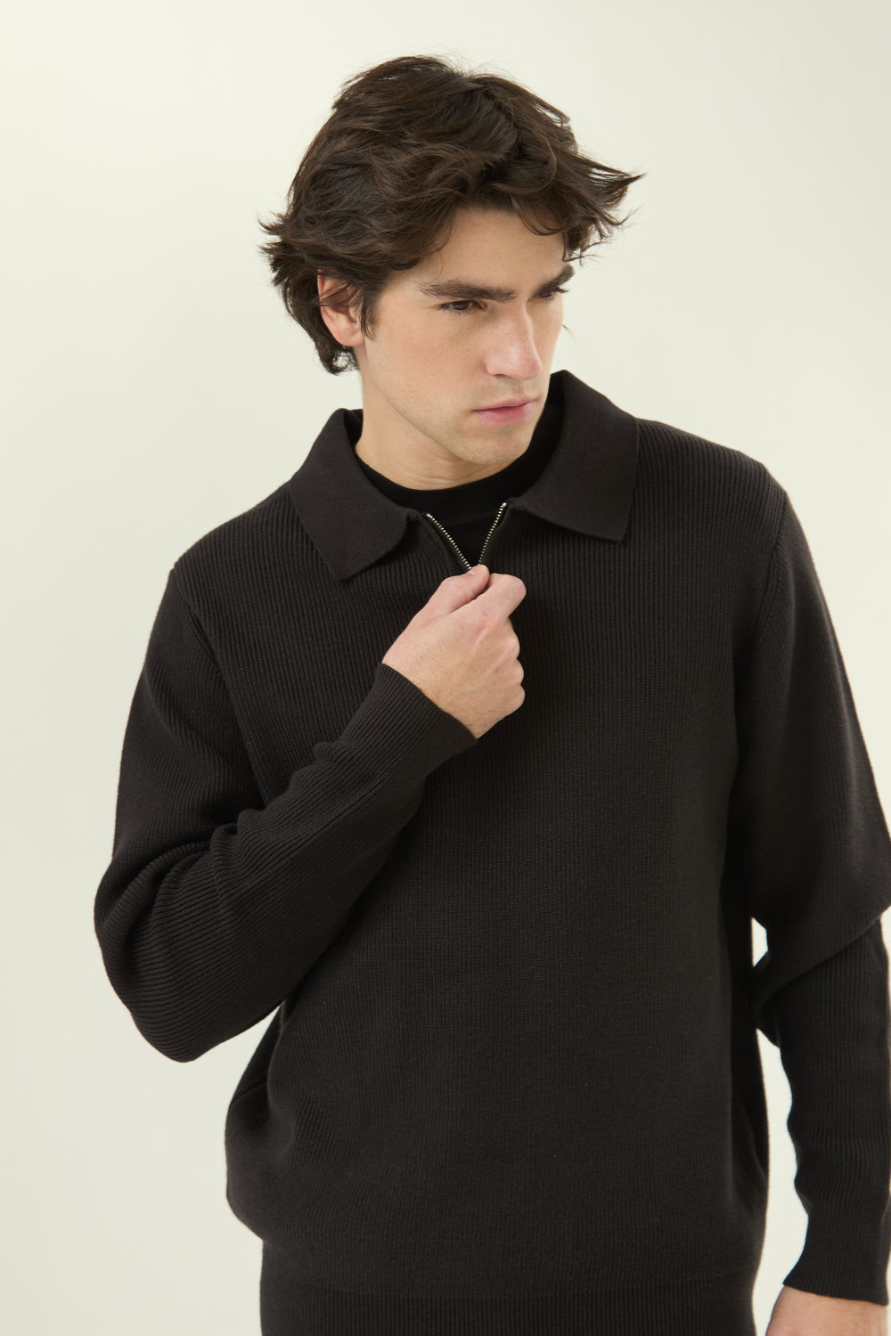 PRETO-SUE3712