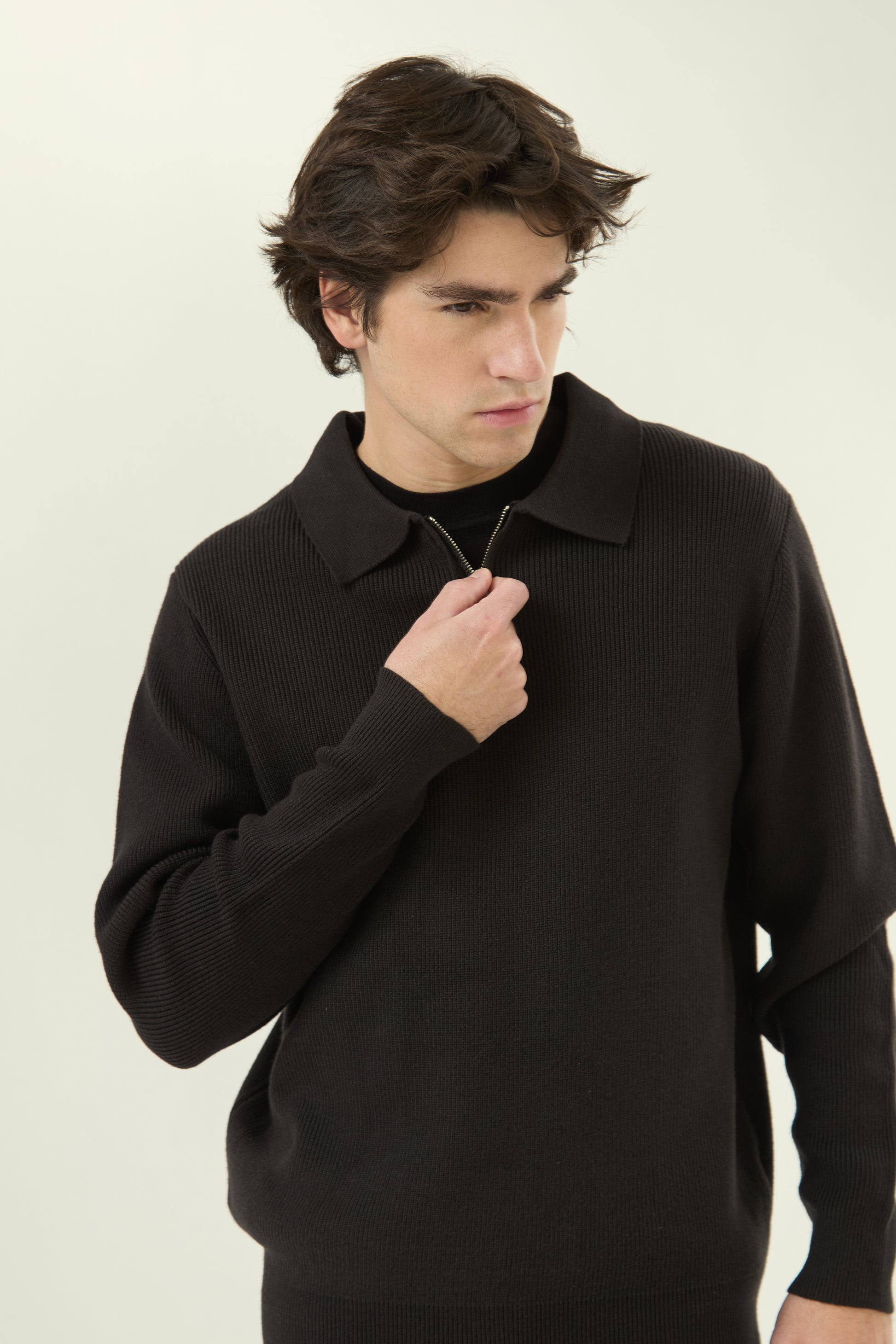 PRETO-SUE3712