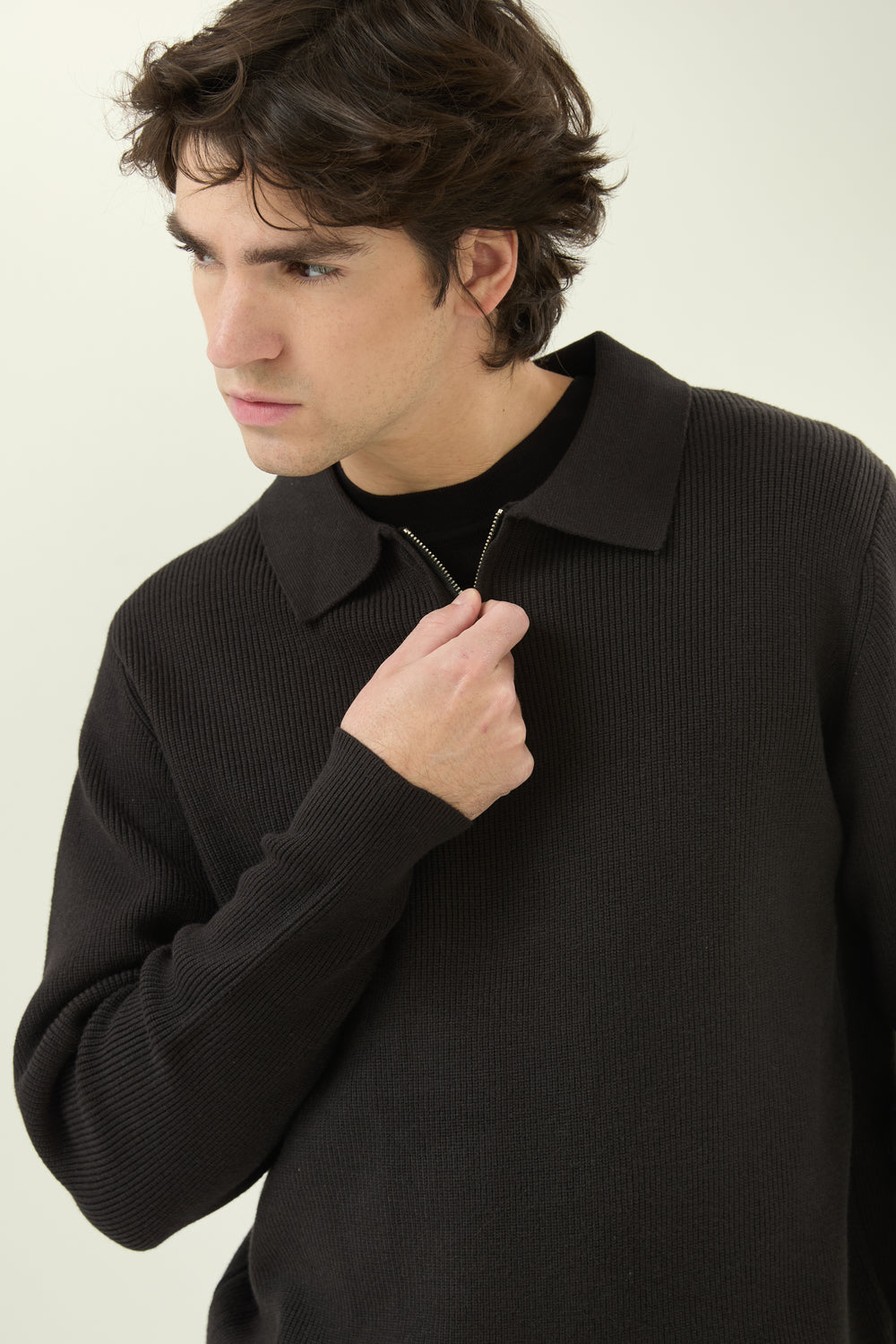 PRETO-SUE3712