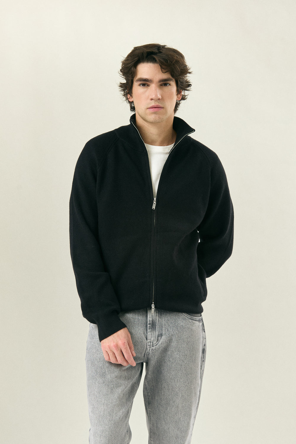 PRETO-JQ3717