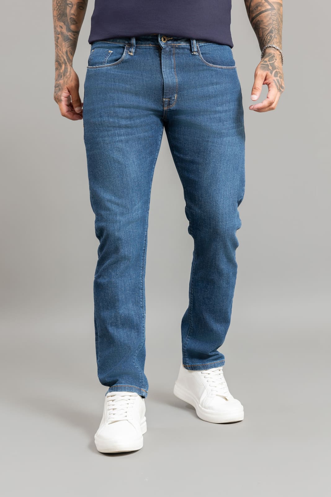 Calça Jeans Arqueada Lavagem Escura