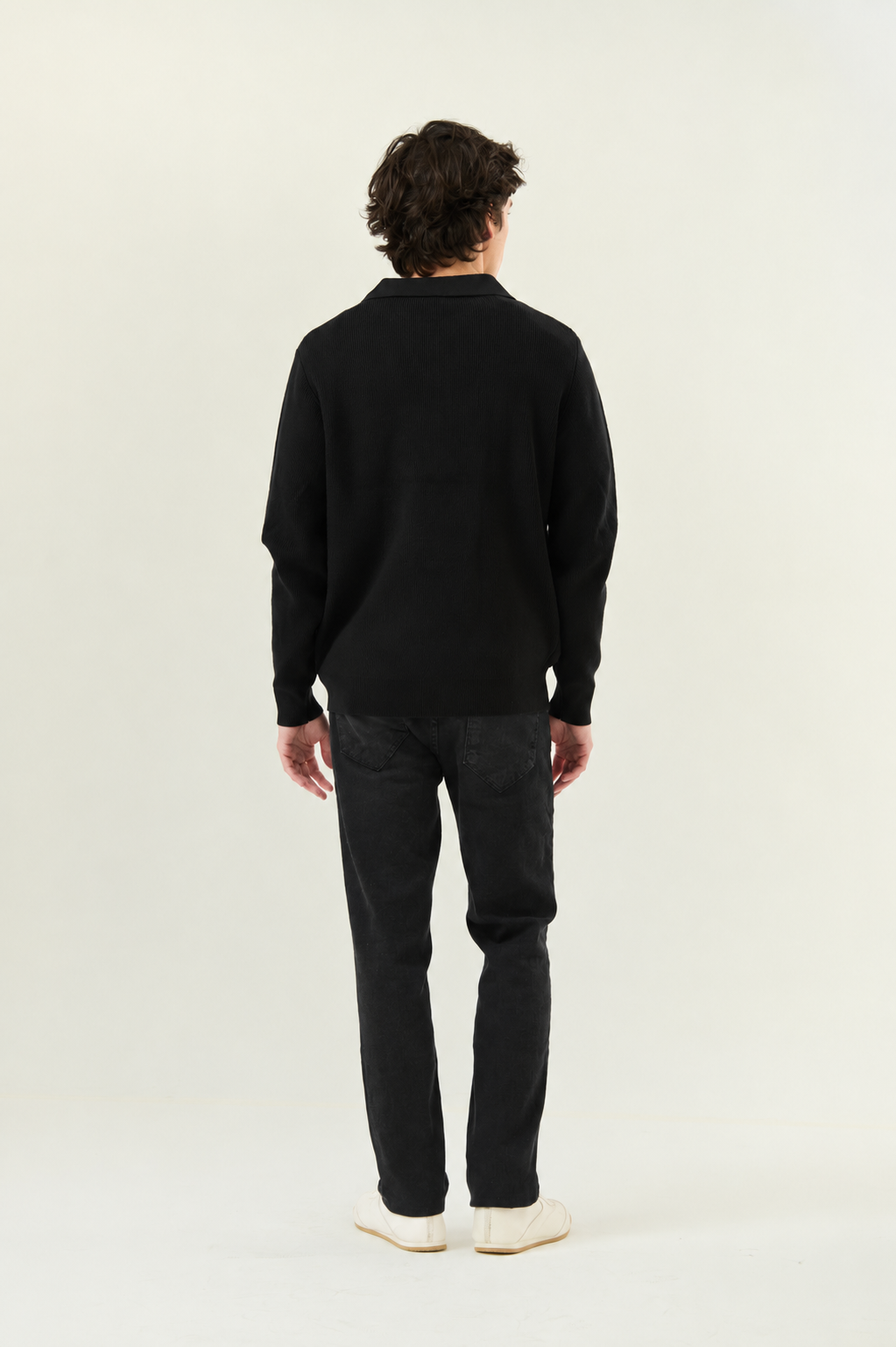 PRETO-SUE3712