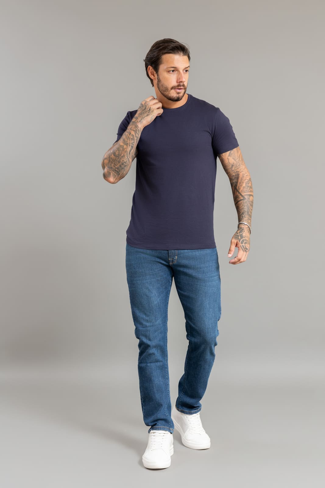 Calça Jeans Arqueada Lavagem Escura